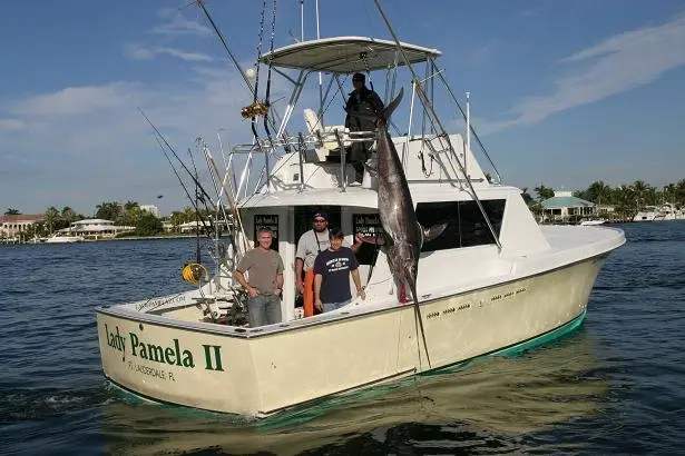 bait when luring a beefy Broadbill up to the surface. The Lady Pamela II landed a 500 lber this month and it was one of the greatest fights weve experienced in Fort Lauderdale yet, it was man against fish