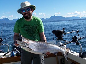 The May weather is upon us and the weather pattern has changed.  The areas just off the Ucluelet Harbor Have had some good fishing over the past few weeks.  Kevin from Victoria has a nice Chinook salmon that He landed using a green spatter back hootchie