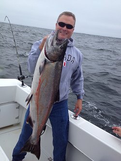 Summer fishing in 2015 should once again be very good on the west coast. Jay from Idaho shows this Chinook he landed at Long Beach.  This fish was landed using a green hootchie