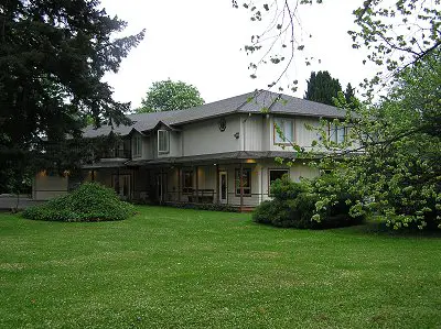 Outdoor picture of the Cedar Wood Lodge located on River Road with access to the beautiful Somass River.  The Cedar Wood provides many features for the avid sport Fisherman